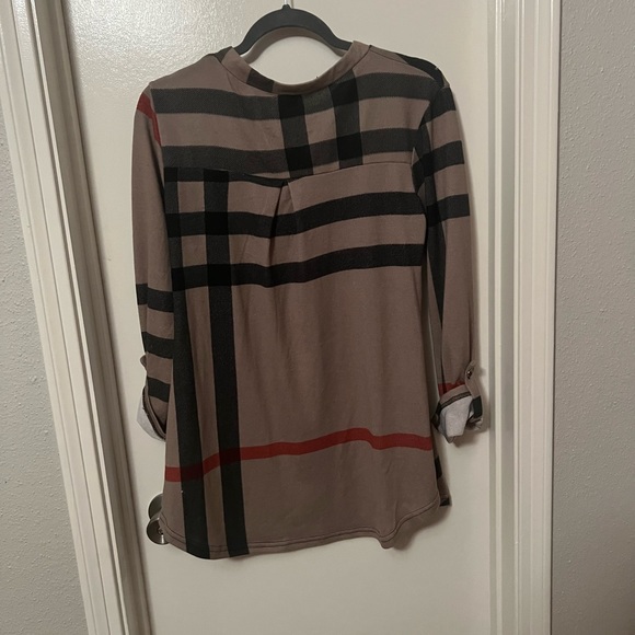 Plaid Long-sleeved Top - Picture 2 of 2